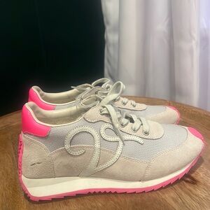 Vintage Havana’s sneaker with hot pink sole